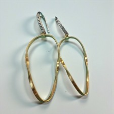 Orecchini a cerchio ritorti