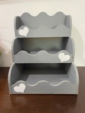 porta cialde in legno grigio e con cuoricini bianchi