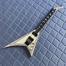 Chitarra elettrica modello Jackson RR3 Randy Rhoads bianca e nera usata dal G...