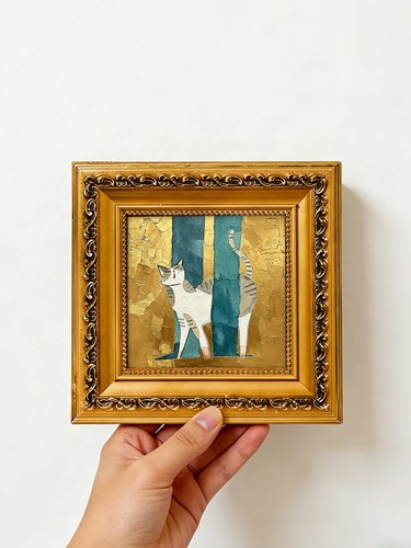 Tabby gatto che cammina - tra, le