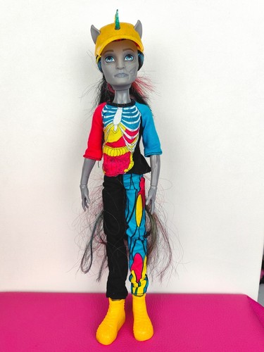 Monster high doll freaky - monster,