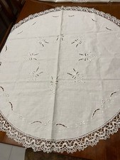 Antico centro tavola tovaglietta rotonda con ricami  e pizzo tombolo