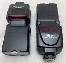 (1) Nikon Speedlight SB-700
