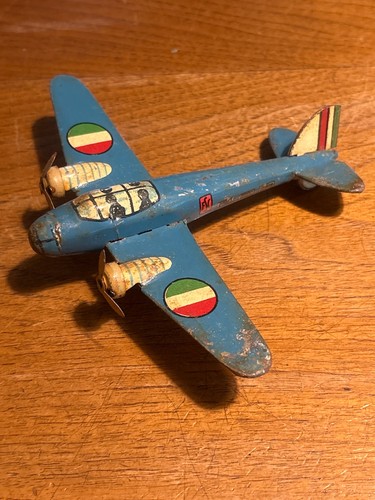 Aereo bimotore - , in