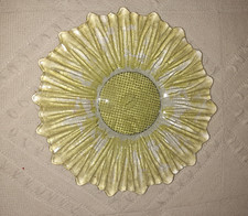 Piatto centrotavola in vetro di colore verde chiaro a forma di fiore di girasole