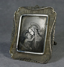 Antica icona della Madonna con Bambino incisa a mano arte religiosa in argento 800 ornato