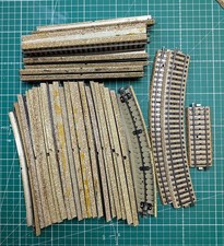 MÄRKLIN HO voie M : lot de 33 rails divers à nettoyer