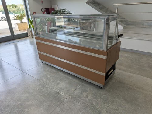 Vetrina refrigerata per - , gelati