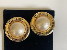 CHANEL. Orecchini vintage
