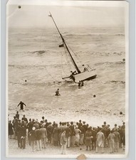 Membri salvati dello yacht a