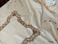 n-antica e preziosa tovaglia