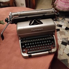 Macchina da scrivere remington anni '60. Vintage.