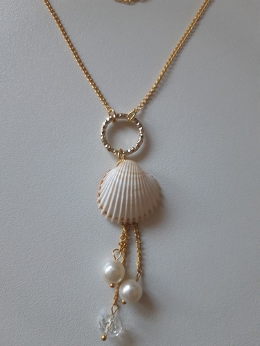 Collana dorata con - , ciondolo