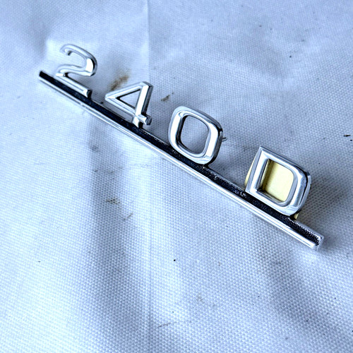 Mercedes 240d emblema w123 - mercedes,