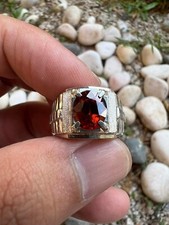 Pietra preziosa granato con