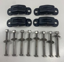 Set di 4 attacchi con bulloni per barre portatutto cod. 1046 scatolato 40mm