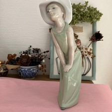 Statua femminile in ceramica