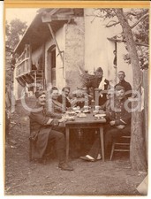 1910 ca FRANCE ARMEE DE TERRE Soldati a pranzo in una cascina - Foto 12x16 cm