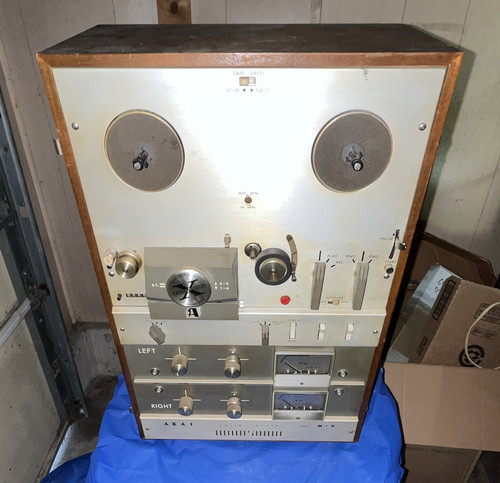 Akai solid state - m-9,