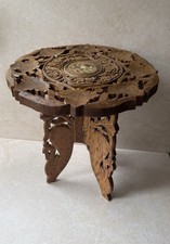 Tavolino in legno intagliato a