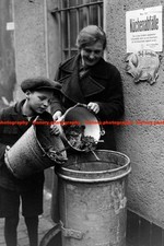 F018059 Woman and boy