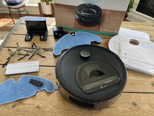 Robot aspirapolvere con - con, scopa