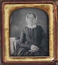 Interessante 6° piatto Dag di donna con mano sinistra strana, mezza custodia, 1850s #111