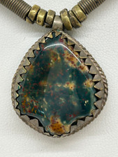 Collana diaspro pietra di sangue ciondolo incastonato ottone e perle vetro etnico tribale