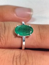 Anello con smeraldo naturale