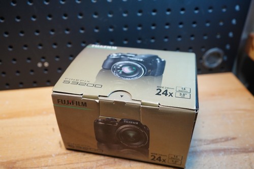 Fujifilm finepix s3200 14 - (j),