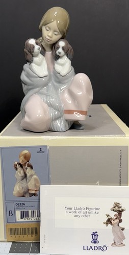 Lladro 6226 snuggle - "snuggle, up"