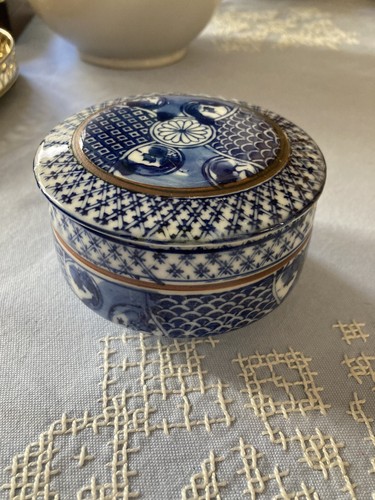 Scatola con coperchio blu