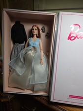 ON THE AVENUE CONVENTION CURVY