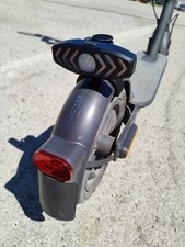 Frecce monopattino + supporto specifico per Xiaomi , Ninebot, Ducati, Vivo, Jeep