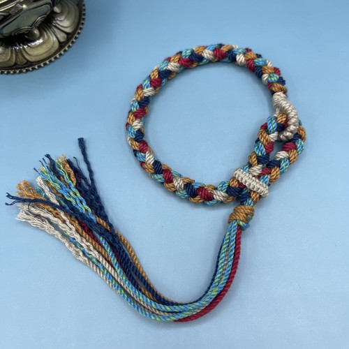Bracciale intrecciato fatto - , a