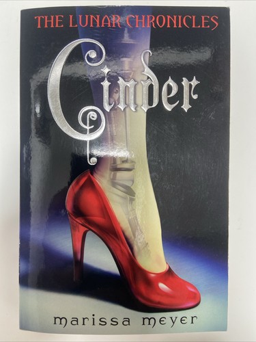 The lunar chronicles cinder - lunar,
