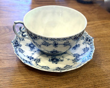 Royal Copenhagen tazza cappuccino blu scanalato 1142 e pizzo pieno 2° piattino 1142