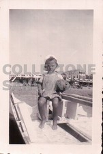 FOTO ANNI '40 BAMBINA AL MARE SU MOSCONE -   