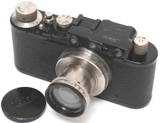 Leica II nera con obiettivo