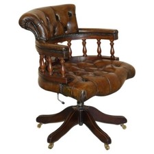 Sedia capitani direttori pelle marrone vintage Chesterfield restaurata popolare