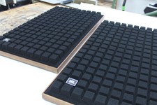 Due nuovi badge JBL L100 in