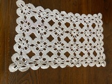 CENTRINO REALIZZATO A MANO ALL'UNCINETTO