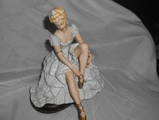 Schaubach Kunst Wallendorf porcellana statuina ballerina scarpa allacciata anni '50