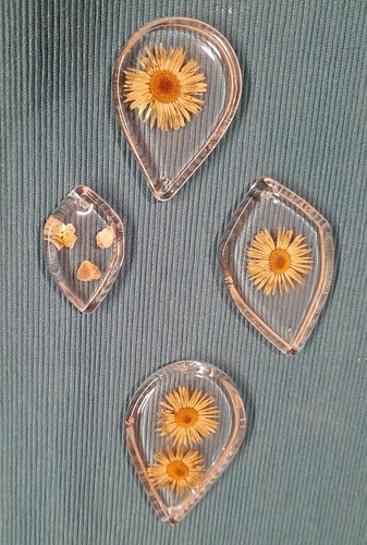 Collana con ciondolo - in, resina