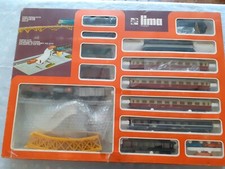 Lima confezione con due treni un passeggeri rapido e un merci