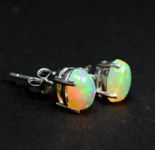 Orecchini a perno opale di