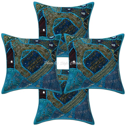 Copricuscino blu con perline