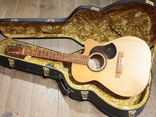 Chitarra acustica Maton