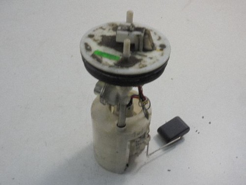 Pompa carburante nel - , serbatoio