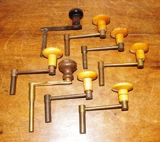 Lotto di 8 chiavi per orologi